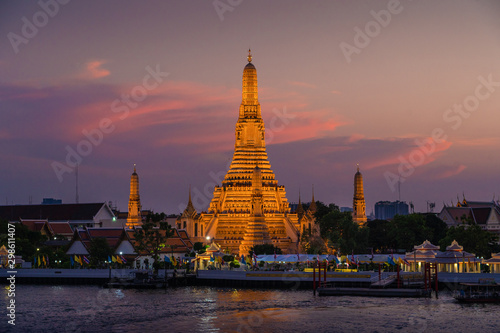 Wat Arun or Temple of Dawn in sunset  Wang Doem Rd.  Khwaeng Wat Arun  Bangkok Yai district  Bangkok  Thailand
