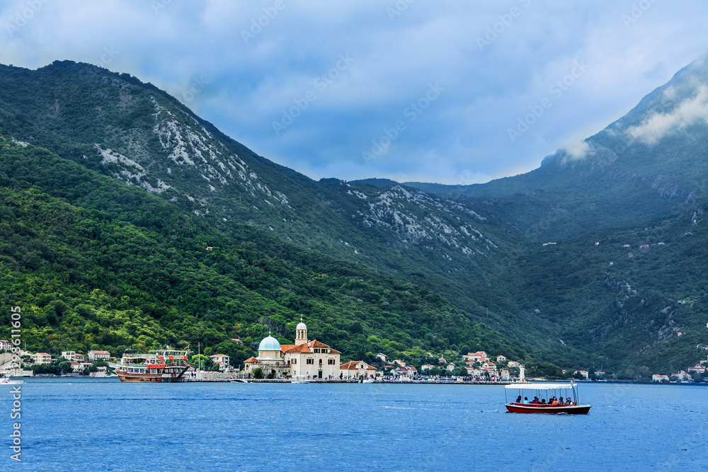 Wyspa Matki Boskiej na Skale, zatoka Kotorska, Perast, Czarnogóra
