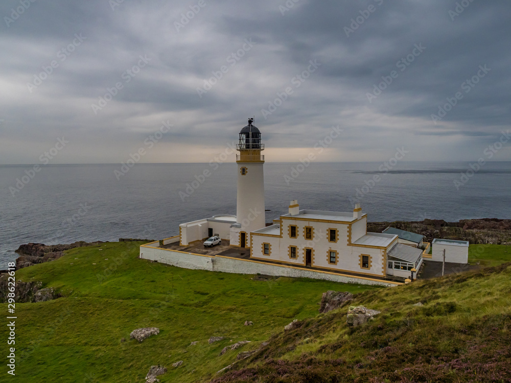Gairloch / Szkocja - 27 sierpień 2019: Rua Reidh Lighthouse wieczorem Gairloch / Szkocja - 27 sierpień 2019: Rua Reidh Lighthouse wieczorem