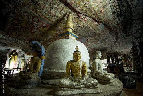 Statue du Buddha à l'intérieur du temple d'Or de Dambulla, Sri Lanka