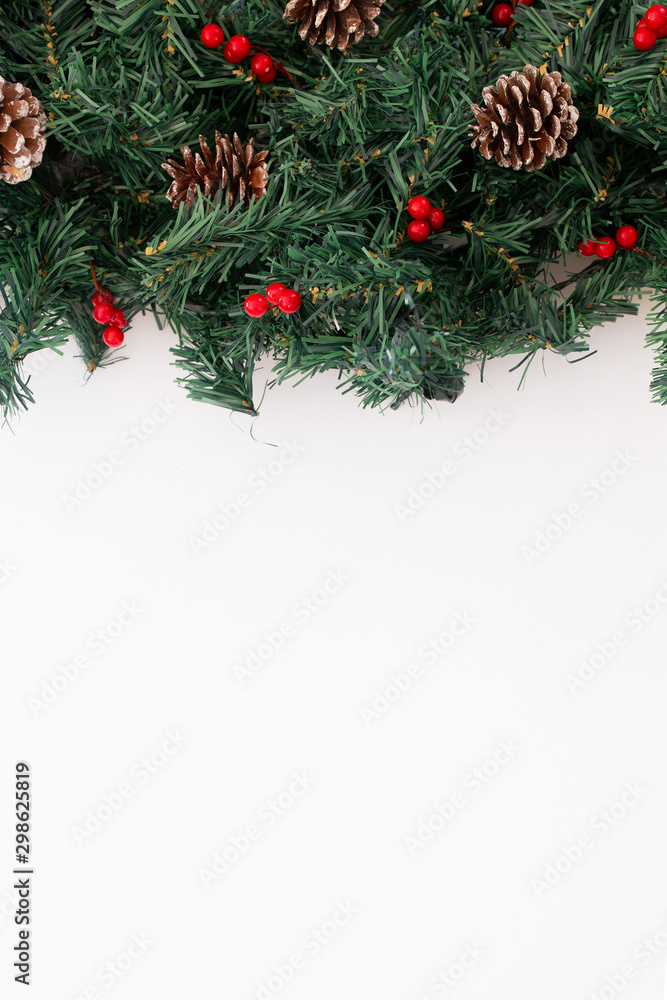 Bonias hojas de arbol de navidad sobre fondo con espacio para texto Bonias hojas de arbol de navidad sobre fondo con espacio para texto