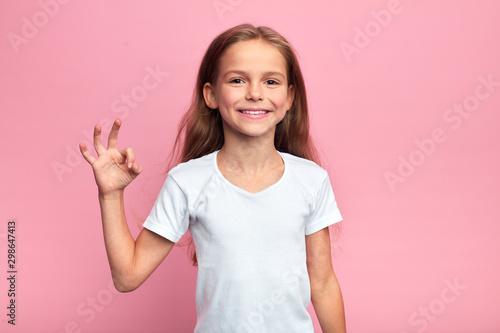 Tablou pe pânză cheerful beautiful blonde girl showing okay sign, close up portrait, body langug