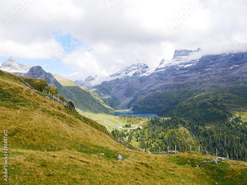 Bei Melchsee-Frutt, Schweiz: Blick auf den Engstlensee photo