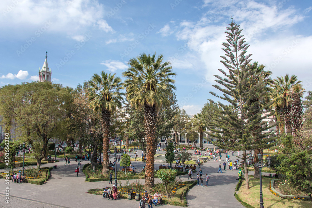 Obraz premium Plaza de Armas i katedra w Bazylice w Arequipie (Peru)