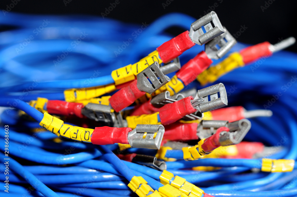 Bundle of cut thin wires with metal terminators Bundle of cut thin wires with metal terminators