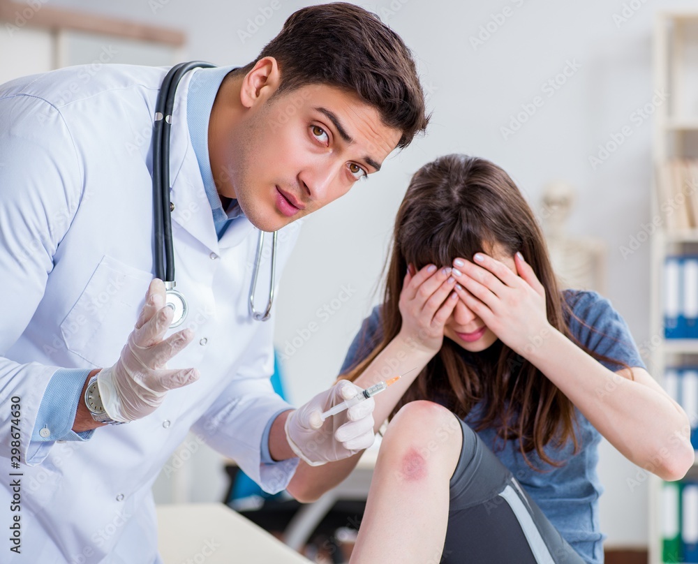 Fototapeta premium Patient visiting doctor after sustaining sports injury