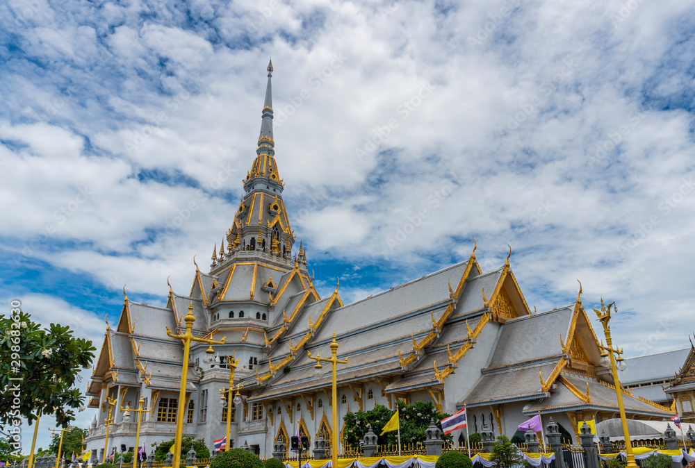 Fototapeta premium Wat Sothon Wararam Worawihan in Chachoengsao, Thailand.