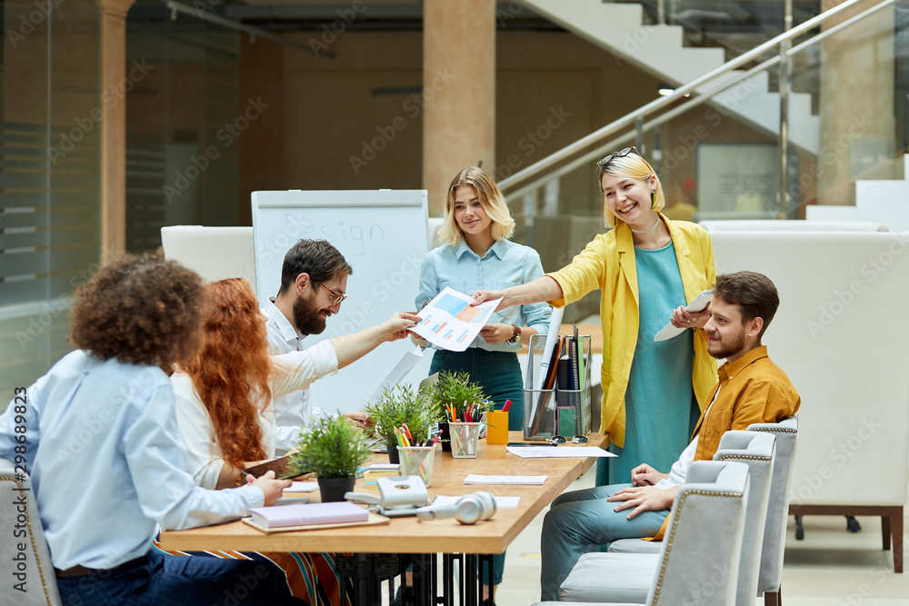 Εκτύπωση καμβά Group of young joyful guys in good mood, disscuss work related issues in roomy modern office