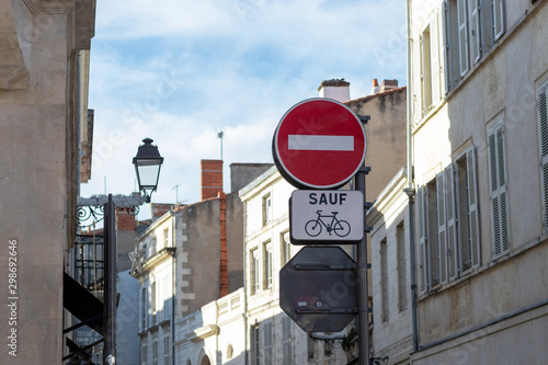 Panneau de sens interdit saud cycles