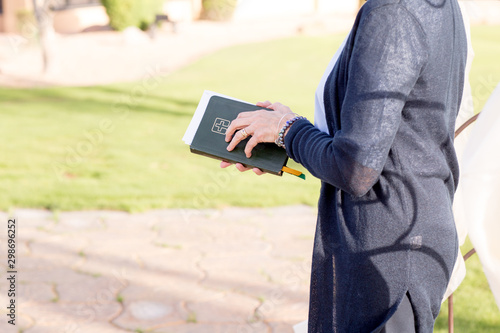 Photography female minister preacher holding bible at wedding ceremony