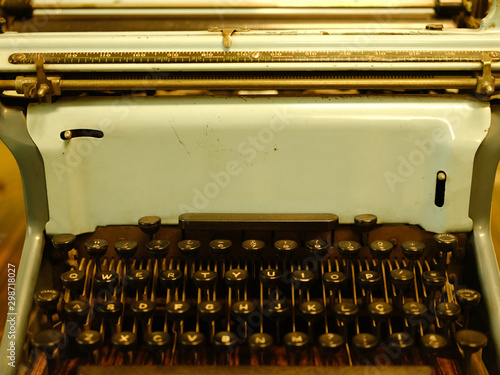 Teclado de antiga máquina de escrever photo