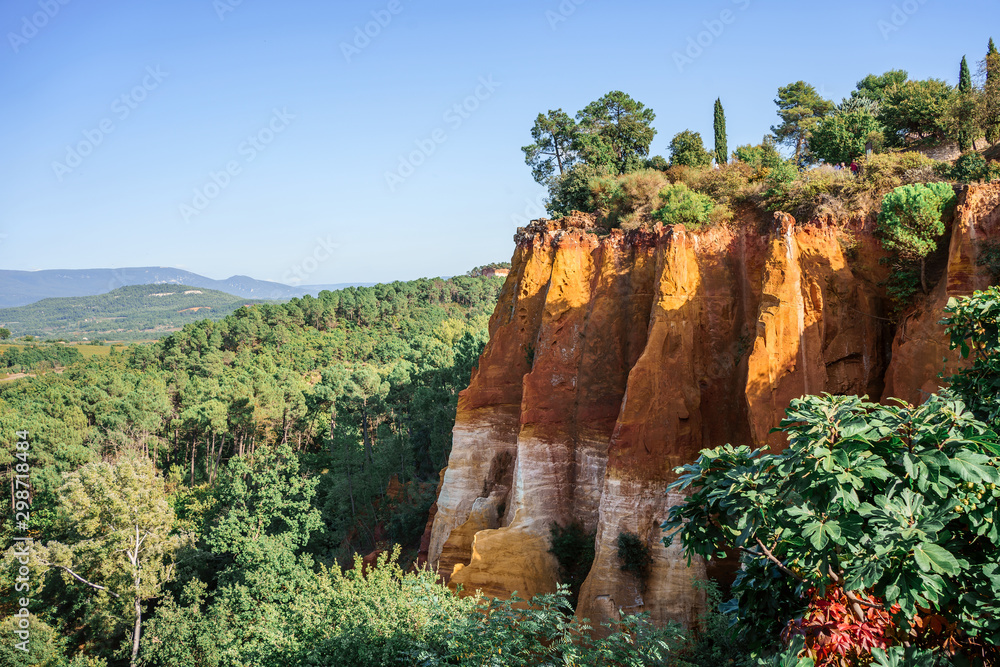 Vue sur le rocher d'ocre en Provence, Roussillon, France.