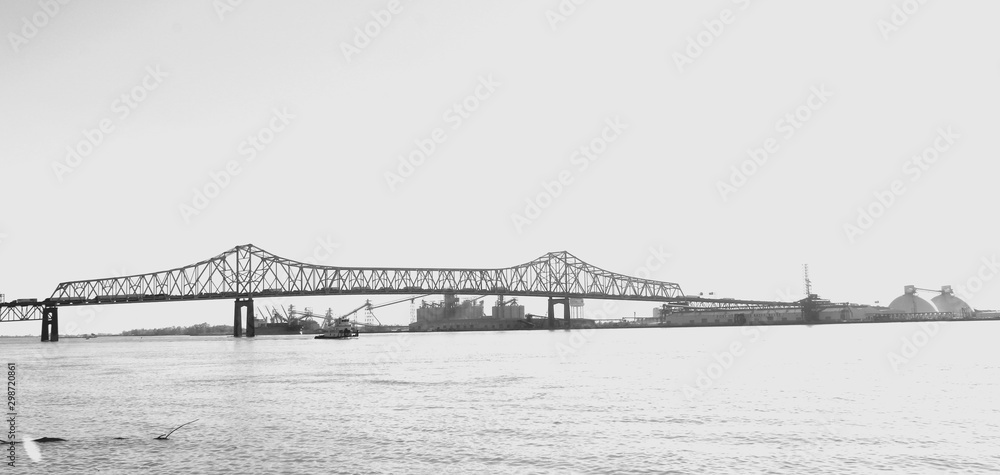 Fototapeta premium Mississippi riveer bridge
