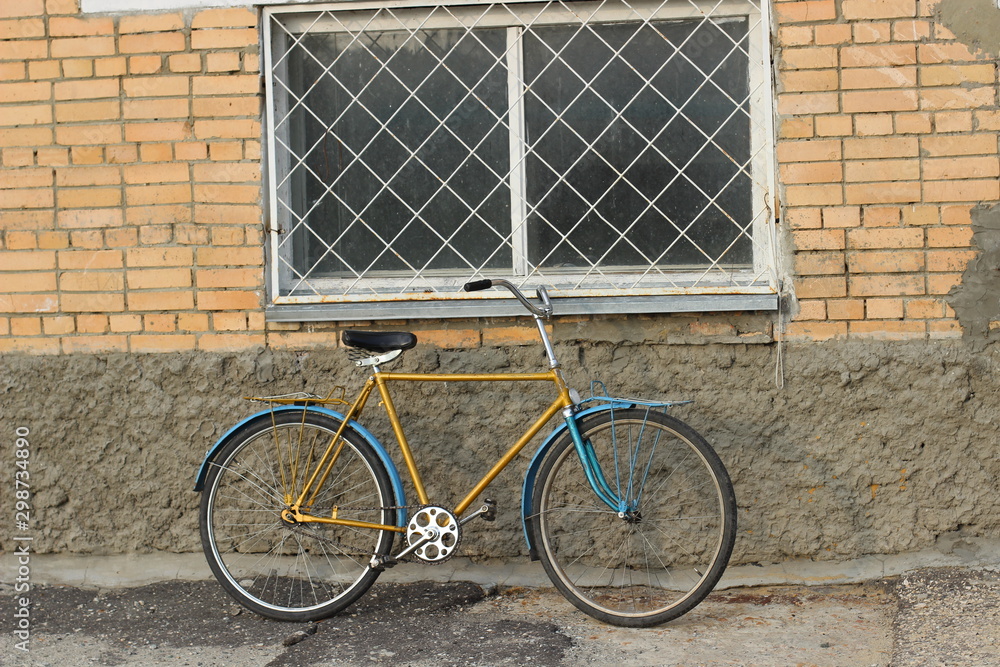 Obraz premium old bicycle on the wall