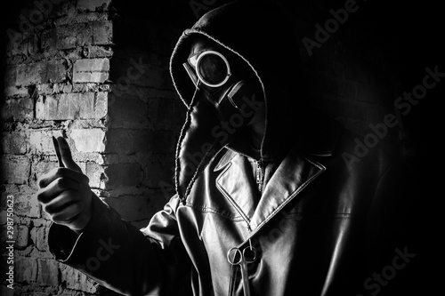 Schilderij op canvas Terrible plague doctor with scalpel, black and white