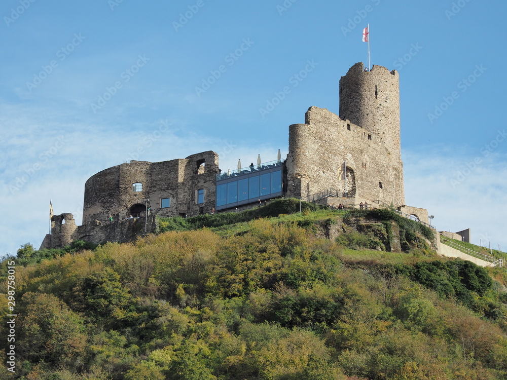 herbstliche Burgruine Landshut über Bernkastel-Kues mit Blick auf die Mosel OLYMPUS DIGITAL CAMERA