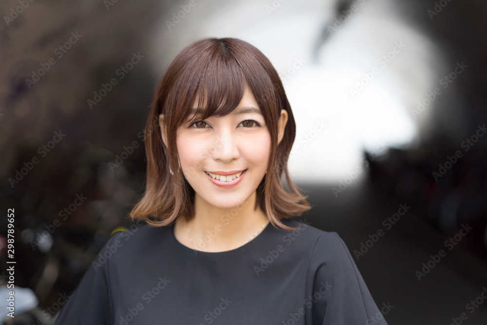 笑顔の女性 笑顔の女性