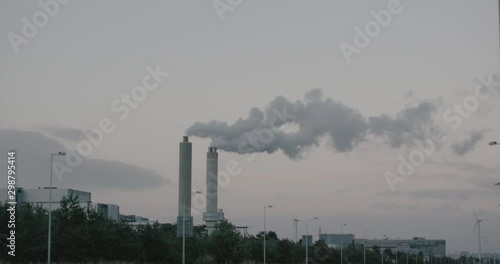 Chimeneas de Fabrica contaminando