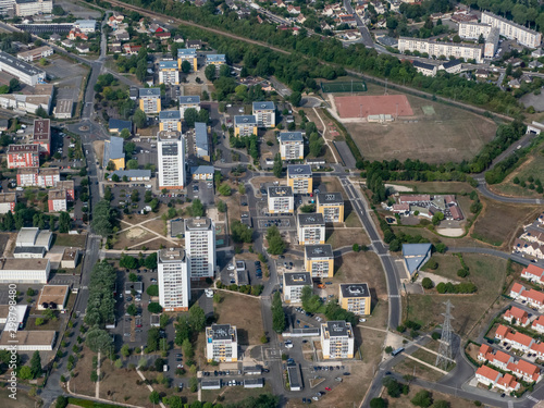 vue aérienne de tours dans la ville de Dreux dans le département d'Eure-et-Loir en France