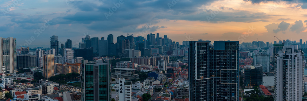 Obraz premium Wide panorama of Singapore Cityscape at dusk
