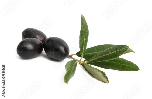 olives with leaves isolated