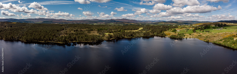 Das nördliche Hochland von Schottland - Luftaufnahme
