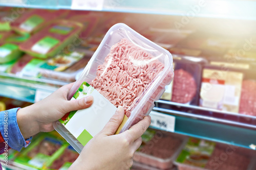 Foto Buyer with minced meat in store