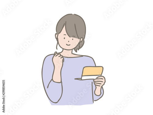 通帳を持っている女性