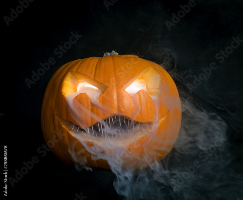 Rauchender Halloween Kürbis © fotofrank