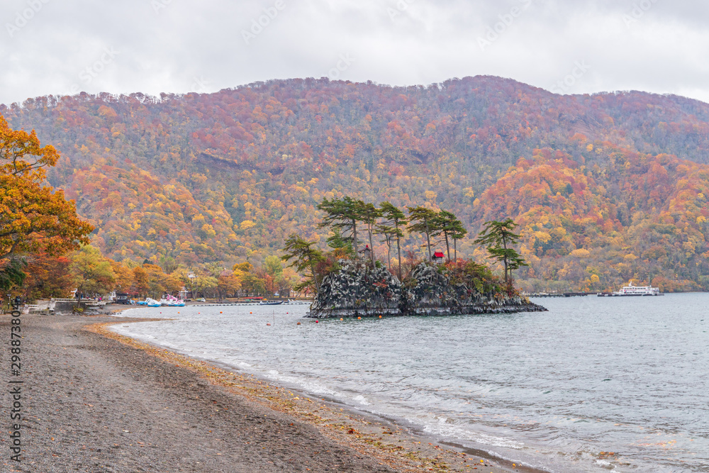 Fototapeta premium Towada Hachimantai National Park in autumn