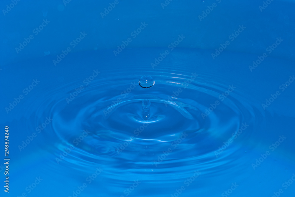 Water sculpture created by a falling drop, with drop of bounce on the top Water sculpture created by a falling drop, with drop of bounce on the top