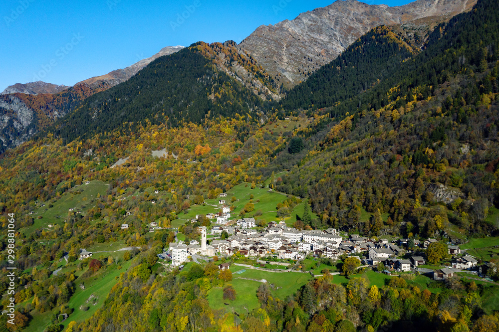 Soglio - Val Bregaglia - Svizzera - Vista aerea panoramica autunnale