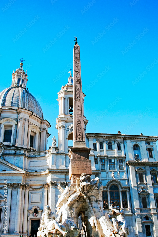 Φωτογραφία Fountain of the Four Rivers by Lorenzo Bernini with an Egyptian obelisk and the church of Sant'Agnese in Agone by Francesco Borromini in the background in the middle of Piazza Navona, Rome, Italy