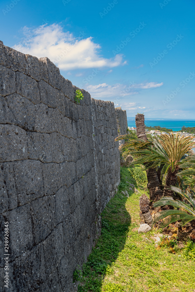 勝連城の城壁
