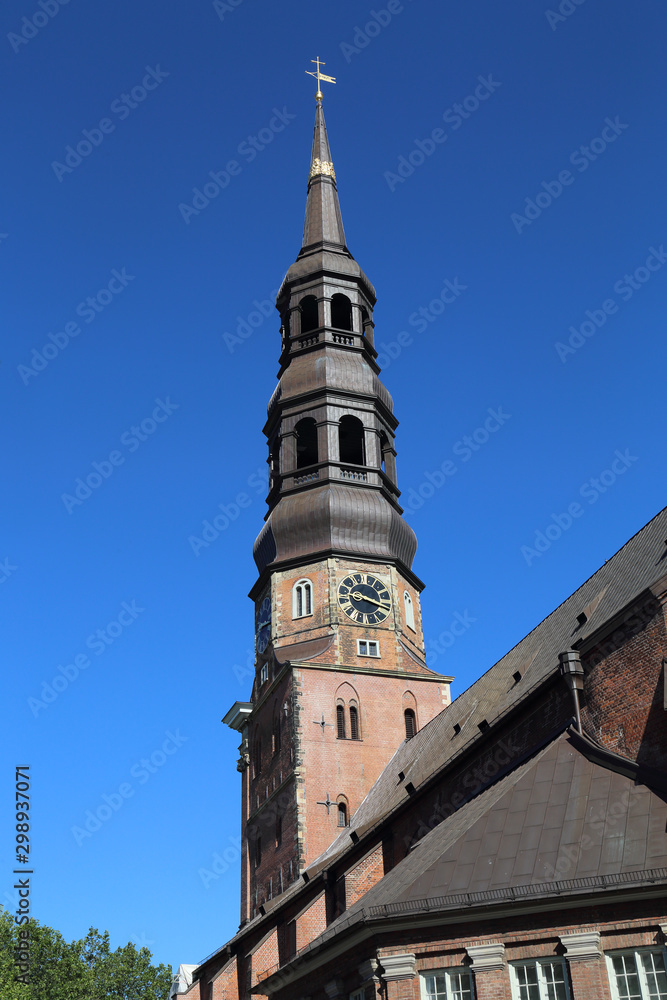 Obraz premium st. Katharinen church in Hamburg, Germany