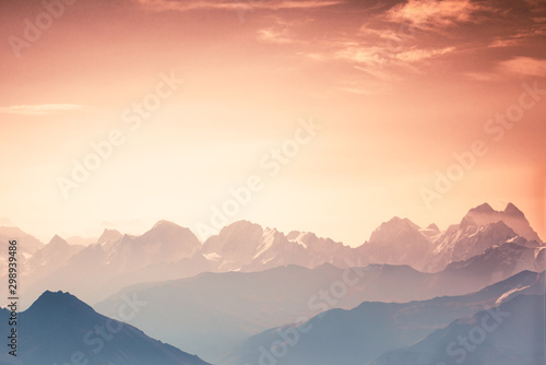 Berglandschaft mit Morgenrot © XtravaganT