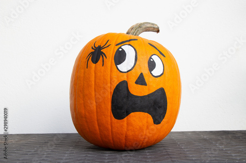 Bemalter Kürbis – Angst vor der Spinne