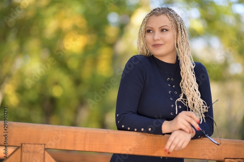Photography une belle femme dans un parc