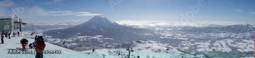 Blick auf Mount Yotei auf Hokkaido Japan Winter und Schnee photo