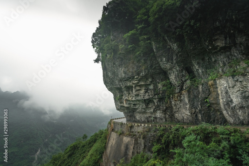 Dangerous road to the Tianmen Mountain