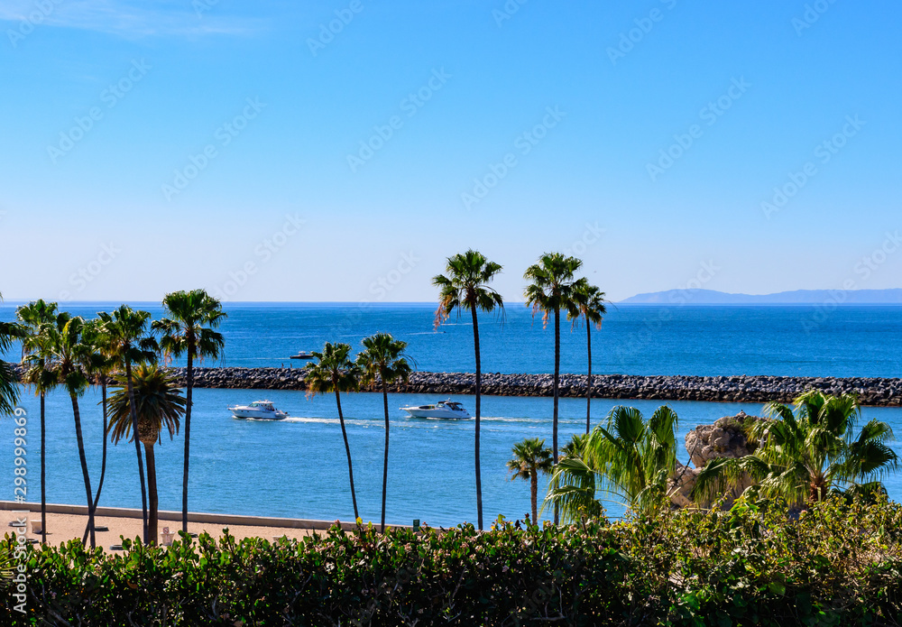Fototapeta premium Boats in Beautiful Newport Harbor in Southern California
