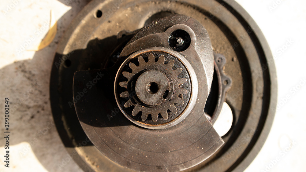 Rotary gears on a diesel engine. Periodic maintenance is able to maintain a longer engine life and better performance Rotary gears on a diesel engine. Periodic maintenance is able to maintain a longer engine life and better performance