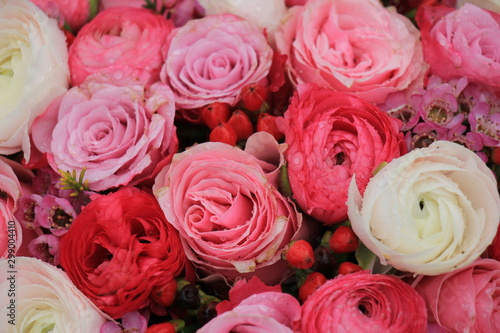 Fototapeta Naklejka Na Ścianę i Meble -  Mixed pink bridal bouquet