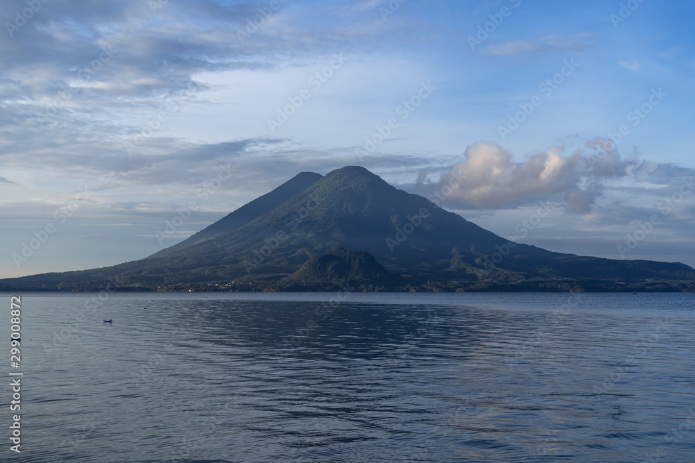 Volcán Tolimán Lago Atitlán Guatemala.