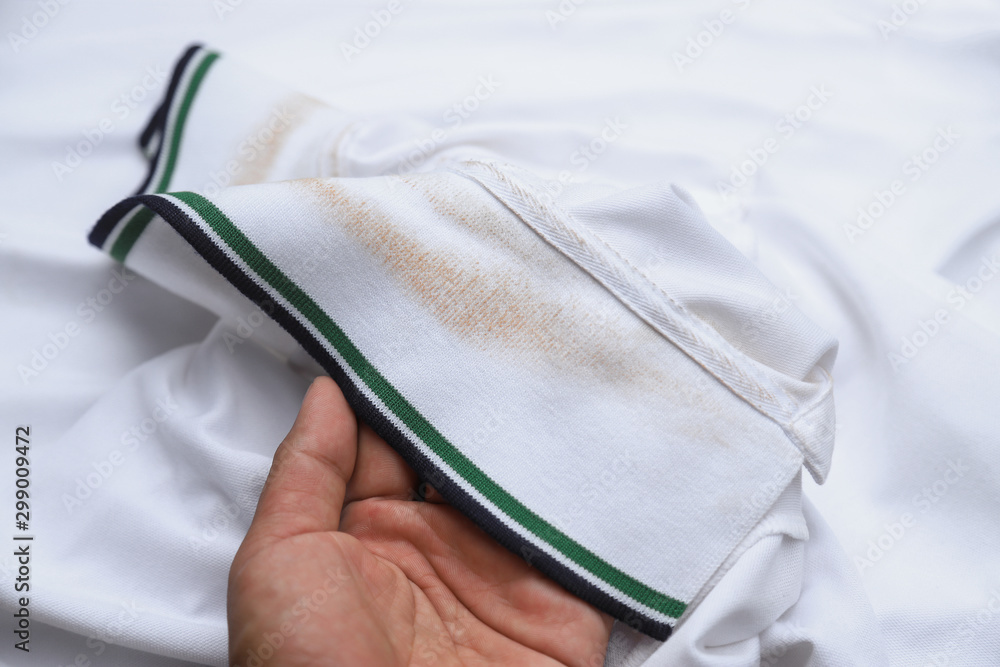 Dirty collar stain on shirt from sweat for cleaning concept foto de Stock |  Adobe Stock