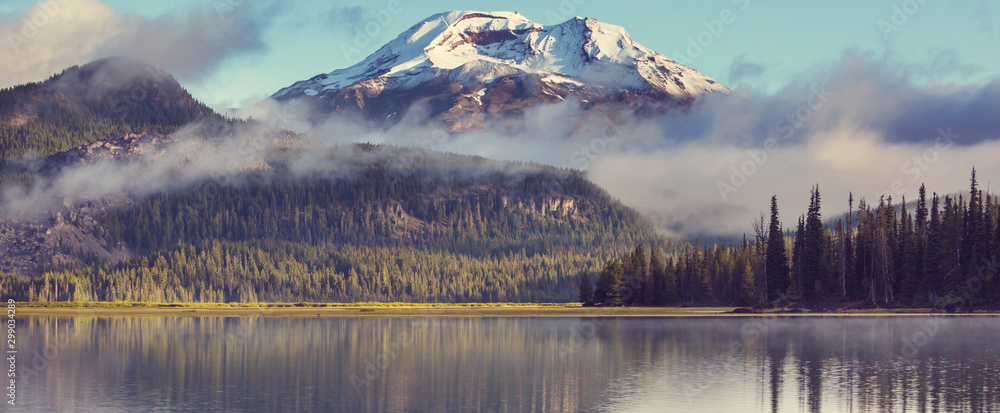 Fototapeta premium Jezioro w stanie Oregon