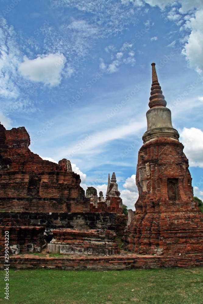 Fototapeta premium Templo budista de Wat Maha That en Ayutthaya, Tailandia.