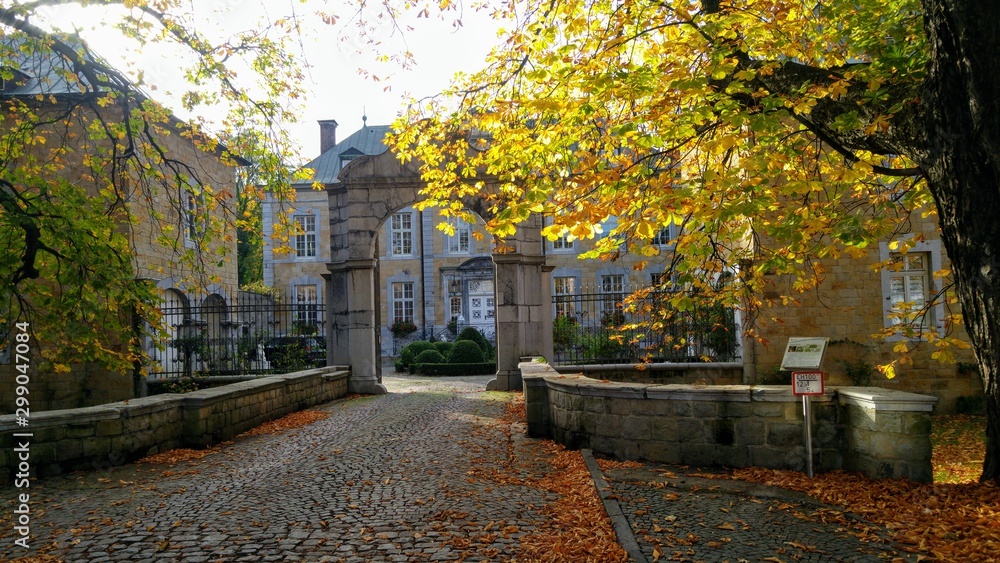 Obraz premium Herbstlandschaft in der Altstadt Stolberg