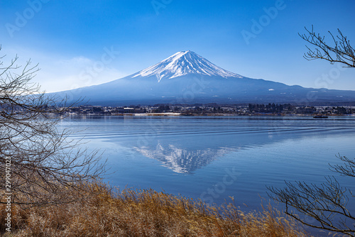 河口湖に映る富士山