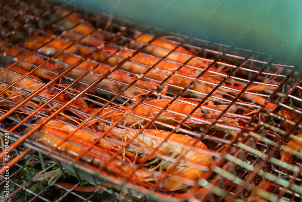Salt-boiled live shrimp (Prawning, prawn fishing)